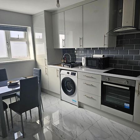 Potters Hideout- 2 Bedroom 2 Bathroom Apartment Watford  Extérieur photo