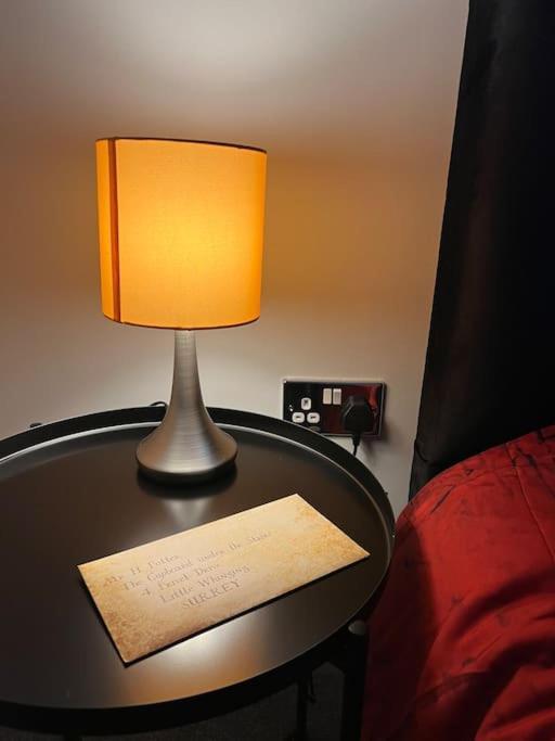 Potters Hideout- 2 Bedroom 2 Bathroom Apartment Watford  Extérieur photo