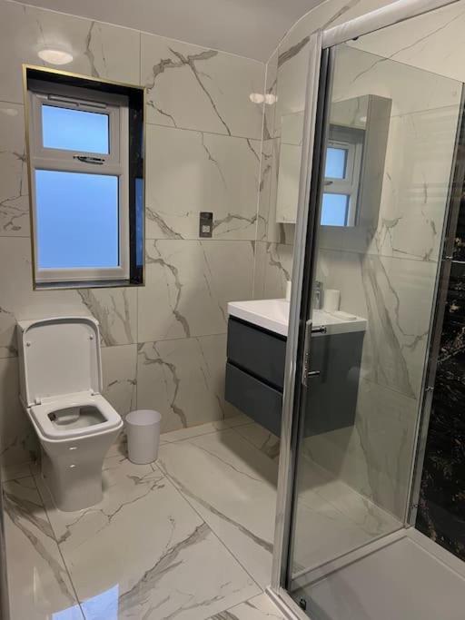 Potters Hideout- 2 Bedroom 2 Bathroom Apartment Watford  Extérieur photo